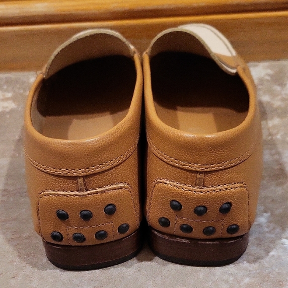 Tod's Tan and Cream Leather Loafers - Picture 4 of 10